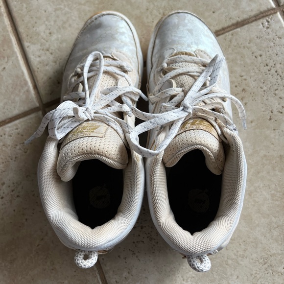 Under Armour Cleats - Picture 6 of 7